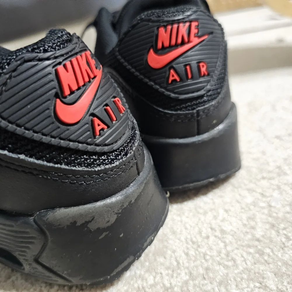 ​Nike Air Max 90 GS Black Red 6Y